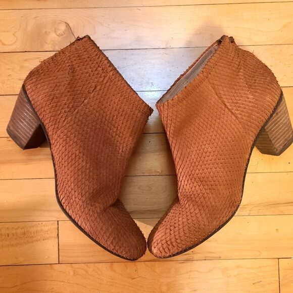 Liendo by Seychelles Coimbra Booties from Anthropologie - Picture 2 of 7